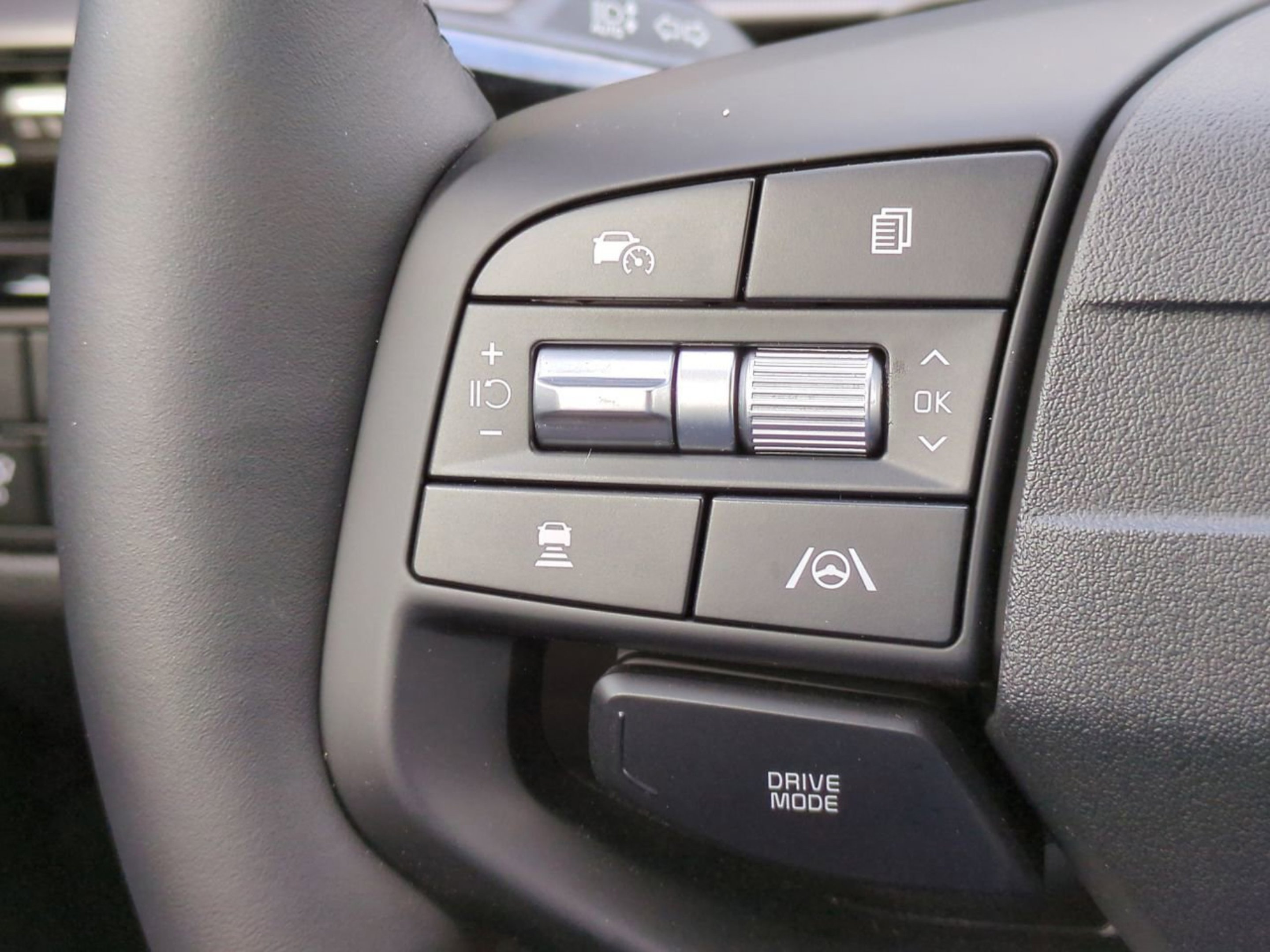 New 2026 Glacial White Pearl Kia EX image 30