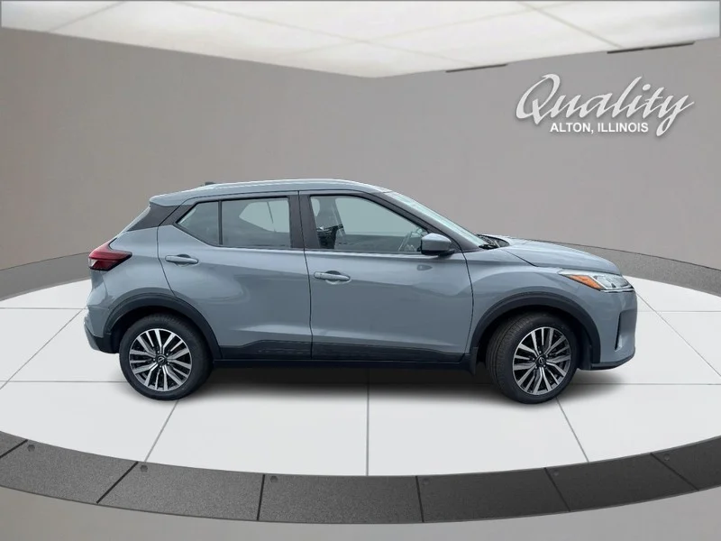 Used 2022 Boulder Gray Pearl Nissan SV image 3