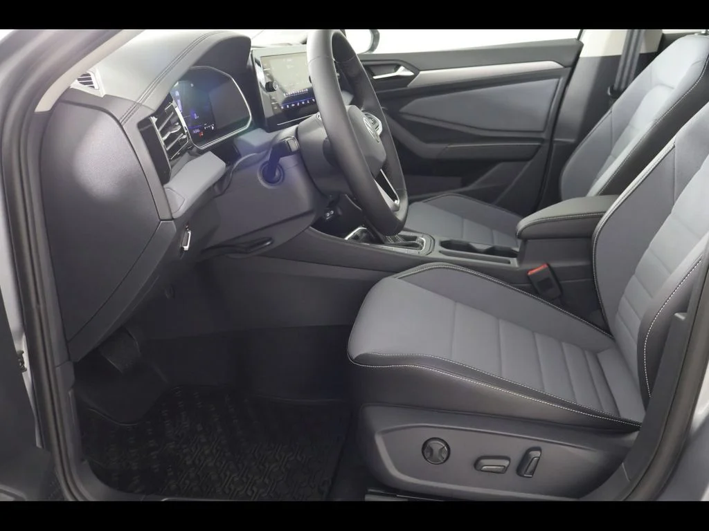 New 2025 Silver Volkswagen 1.5T SE image 13