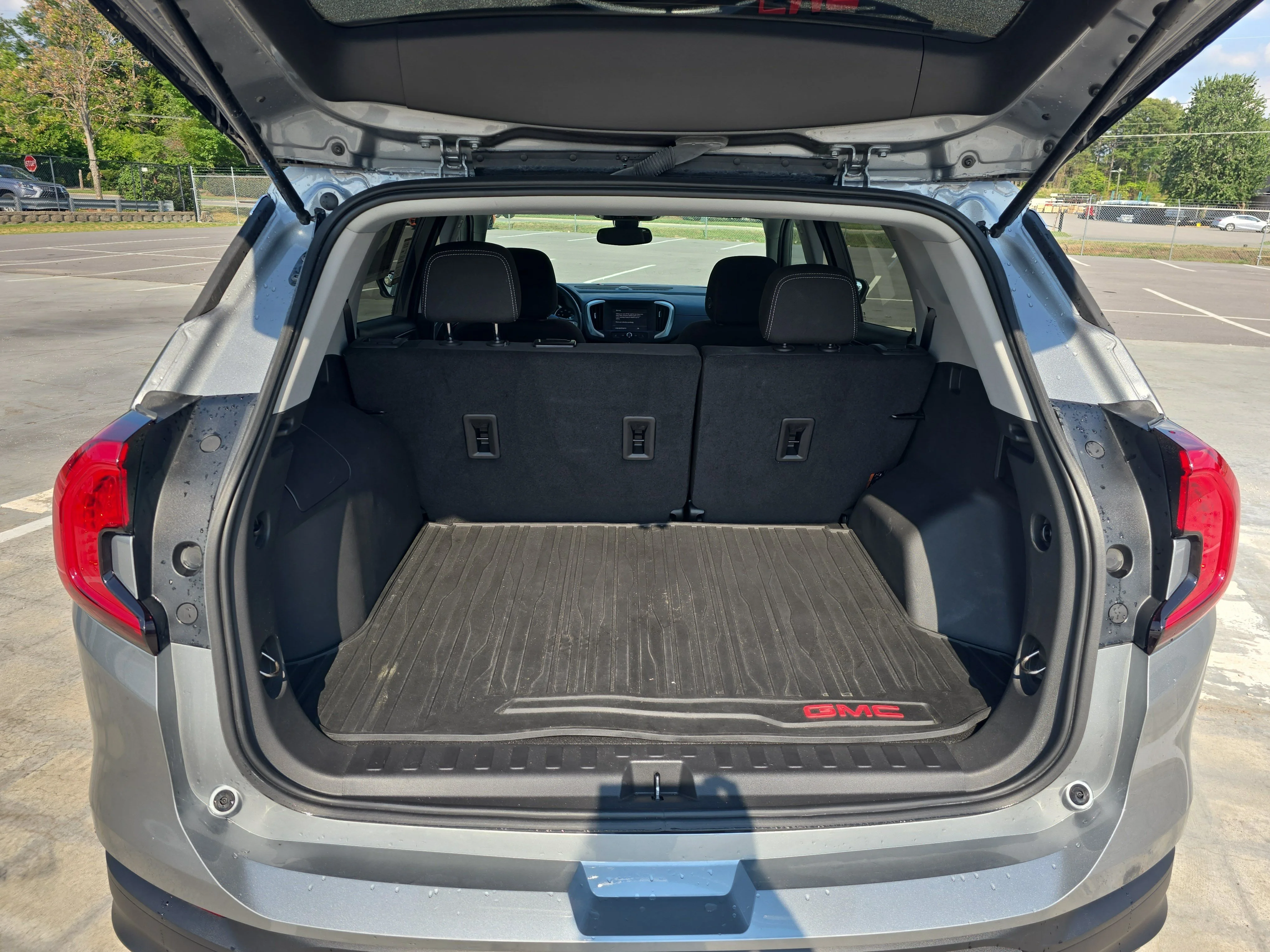 Used 2023 Sterling Metallic GMC SLE image 12