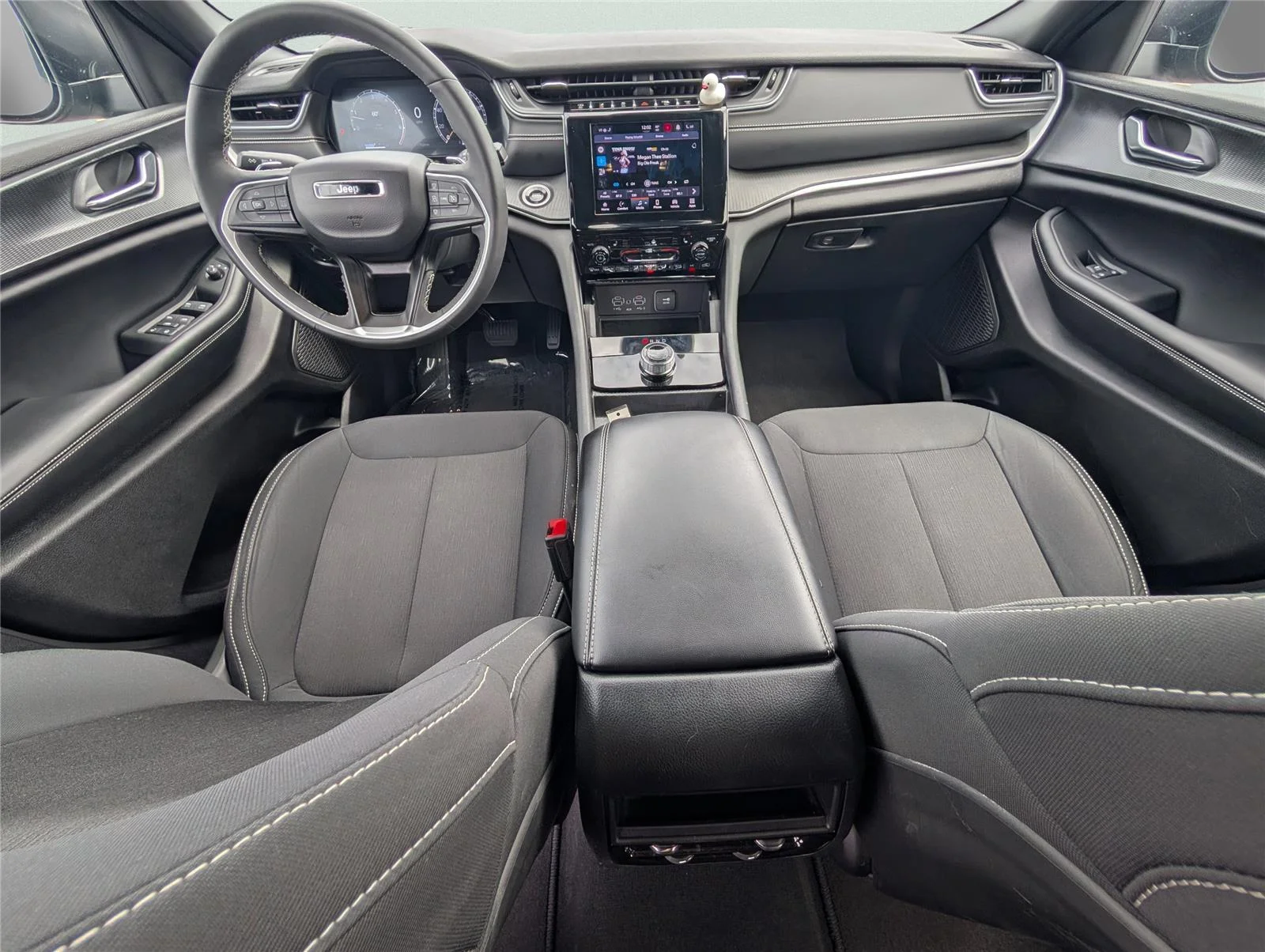 Used 2024 Diamond Black Crystal Pearlcoat Jeep Laredo image 27
