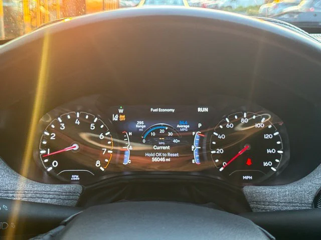 Used 2024 Silver Jeep Latitude image 25