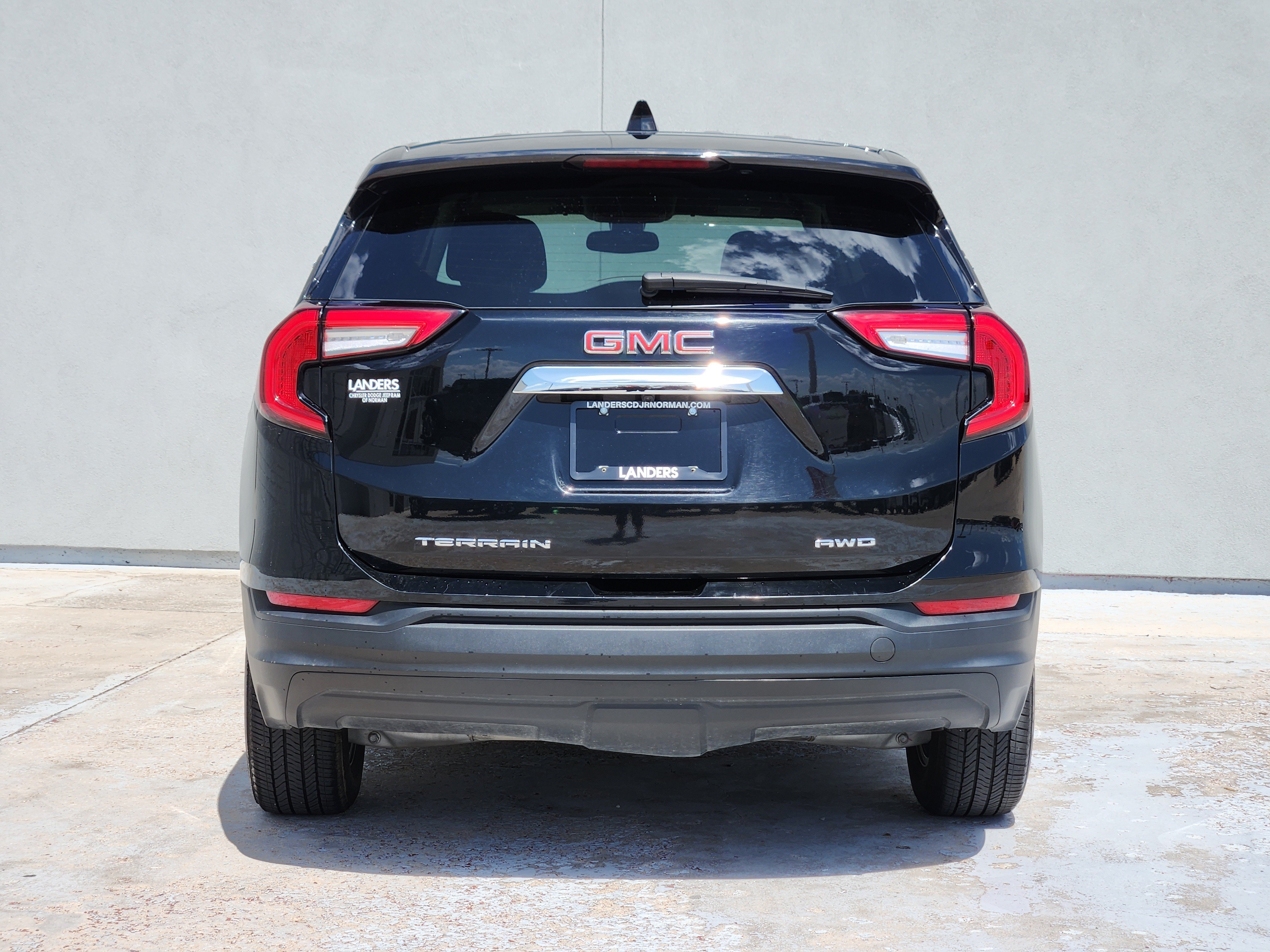 Used 2024 Ebony Twilight Metallic GMC SLE image 8