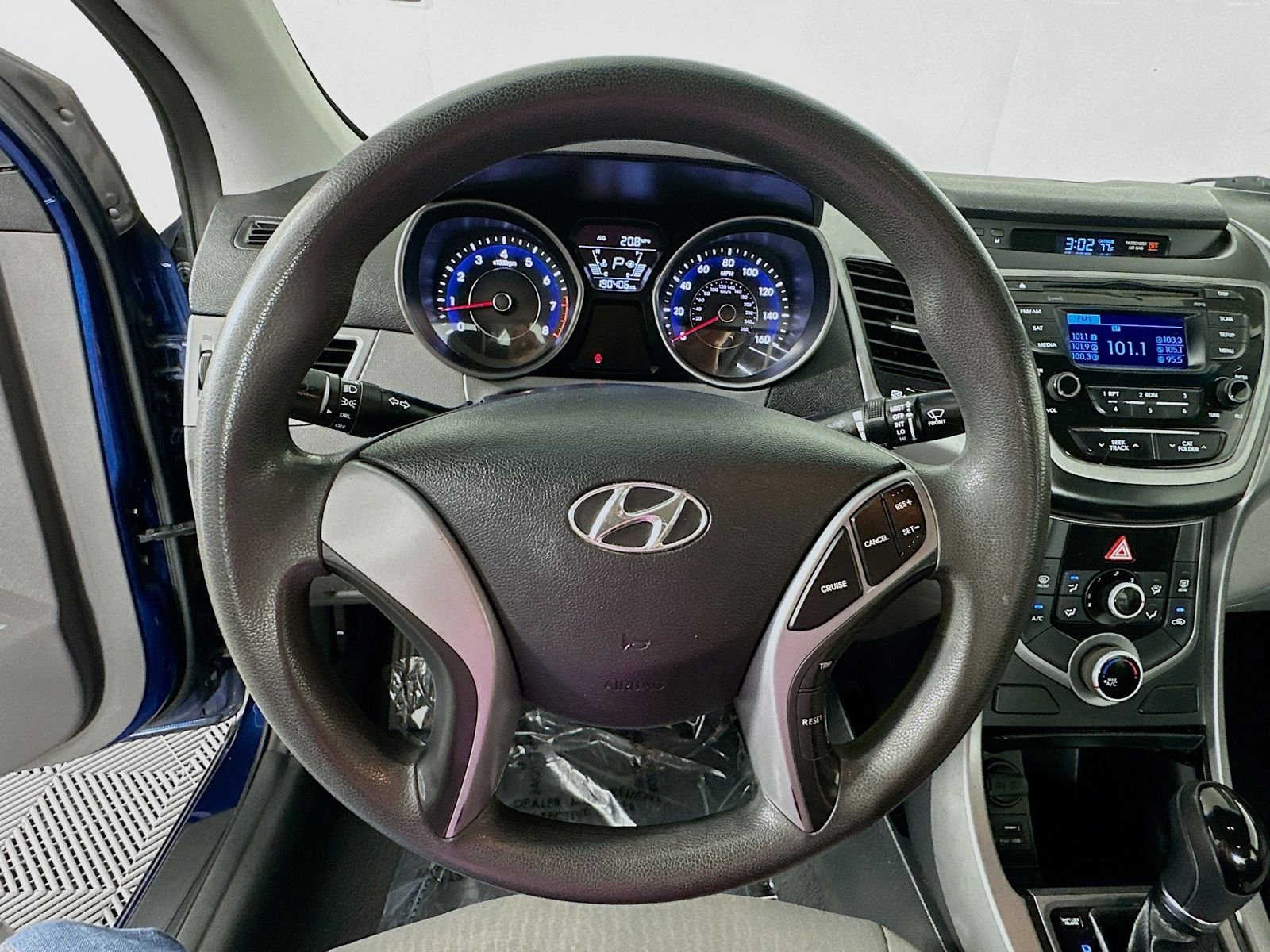 Used 2016 Lakeside Blue Hyundai SE image 12