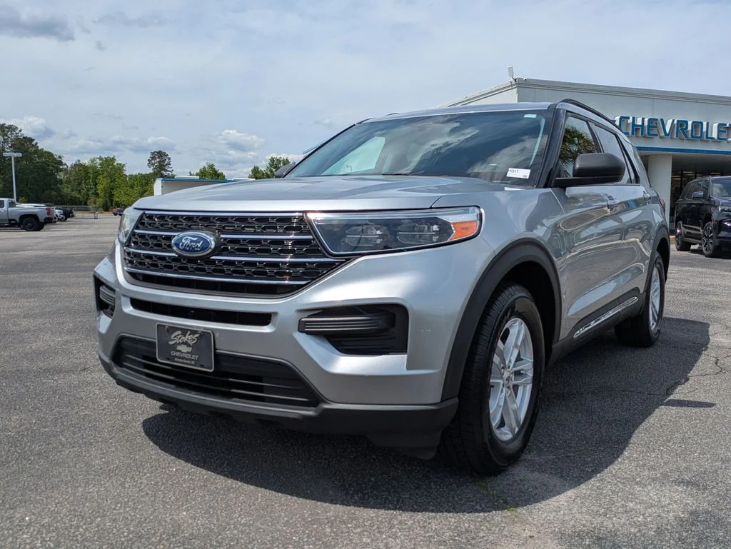 Used 2023 Silver Ford XLT image 10