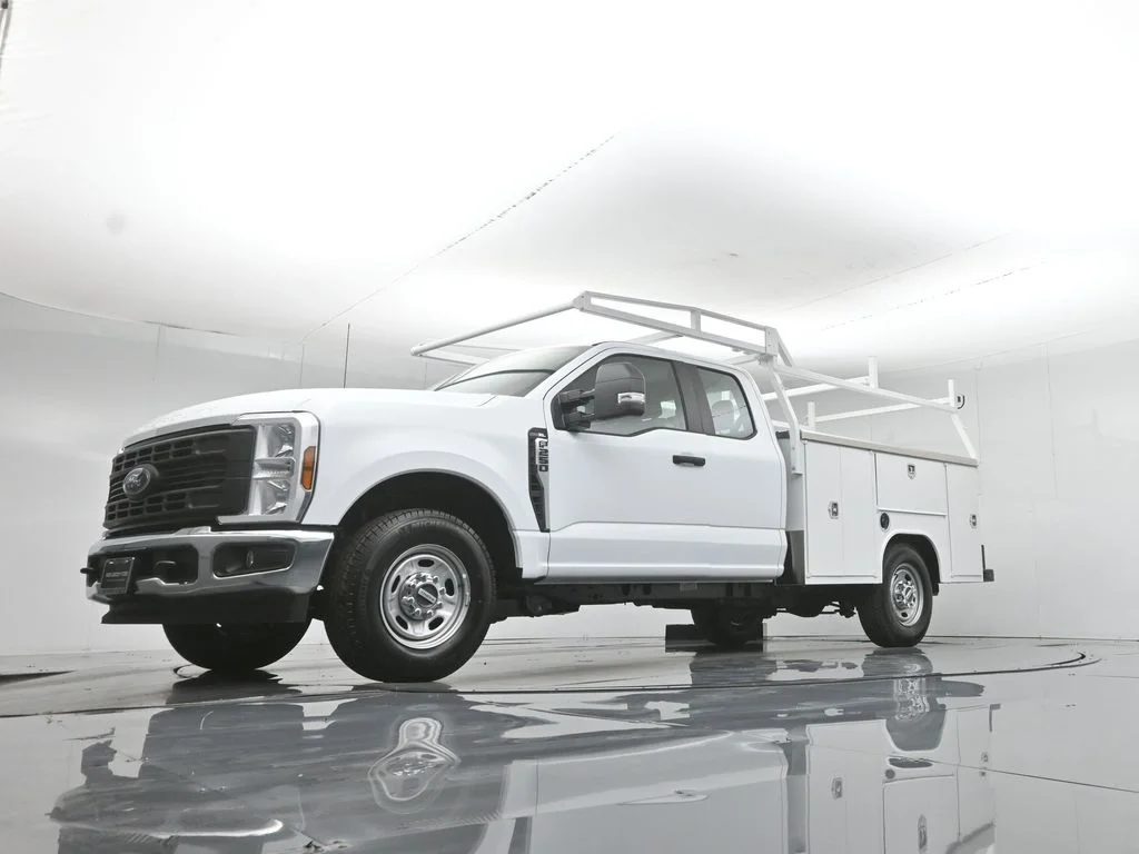 New 2026 Oxford White Ford XL image 49