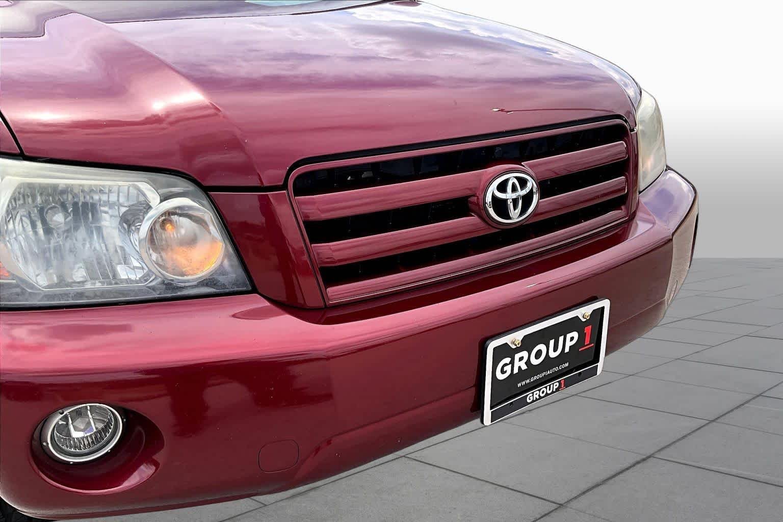 Used 2007 Salsa Red Pearl Toyota Limited w/3rd Row image 28