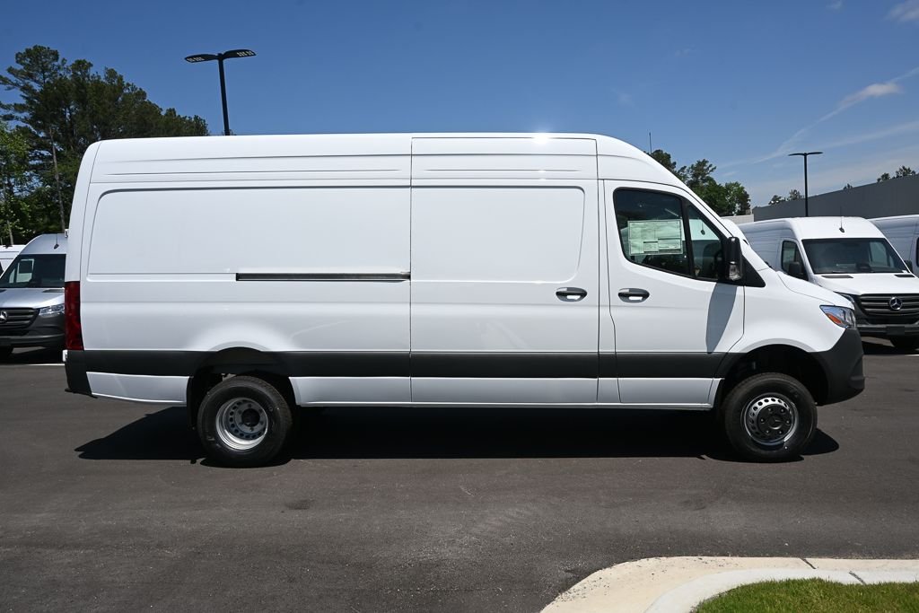 New 2026 Arctic White Mercedes-Benz Cargo 170 WB image 22