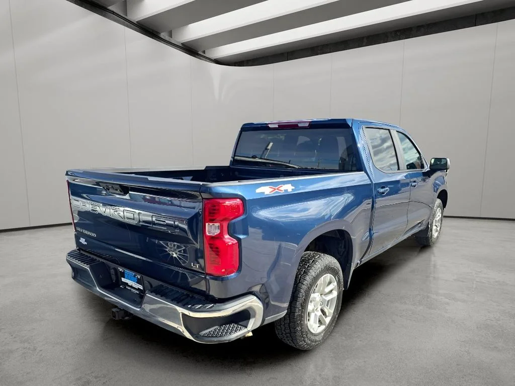 Used 2022 Northsky Blue Metallic Chevrolet LT image 5