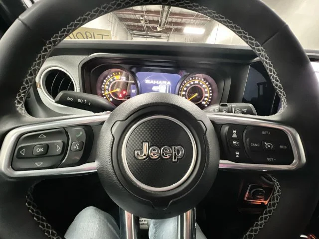 2025 Jeep Wrangler 4-Door Sahara - Photo 11