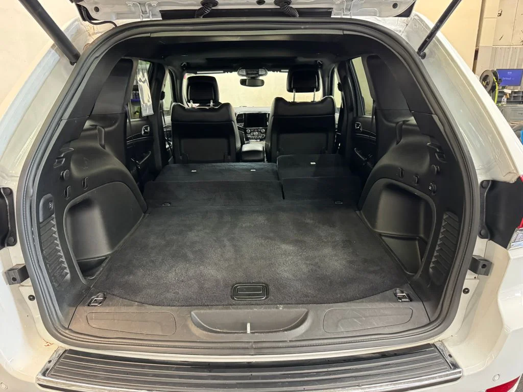 Used 2022 White Jeep Limited image 7