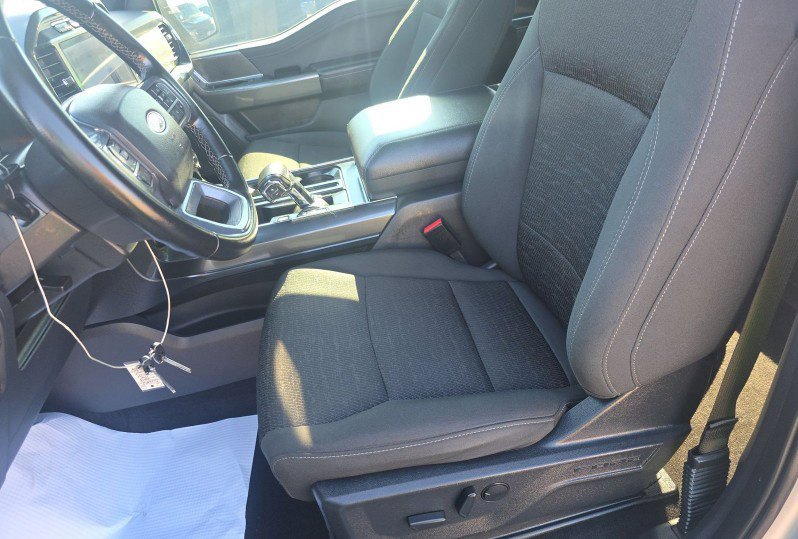 Used 2023 Silver Ford XLT image 2