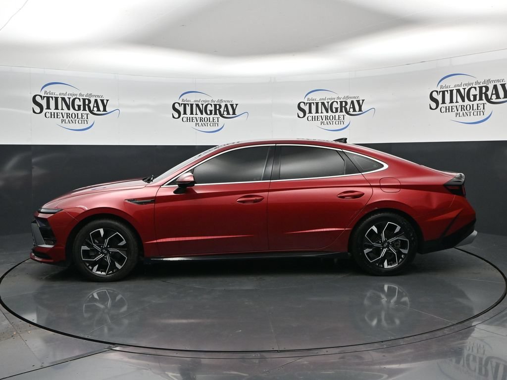 Used 2024 Red Hyundai SEL image 4