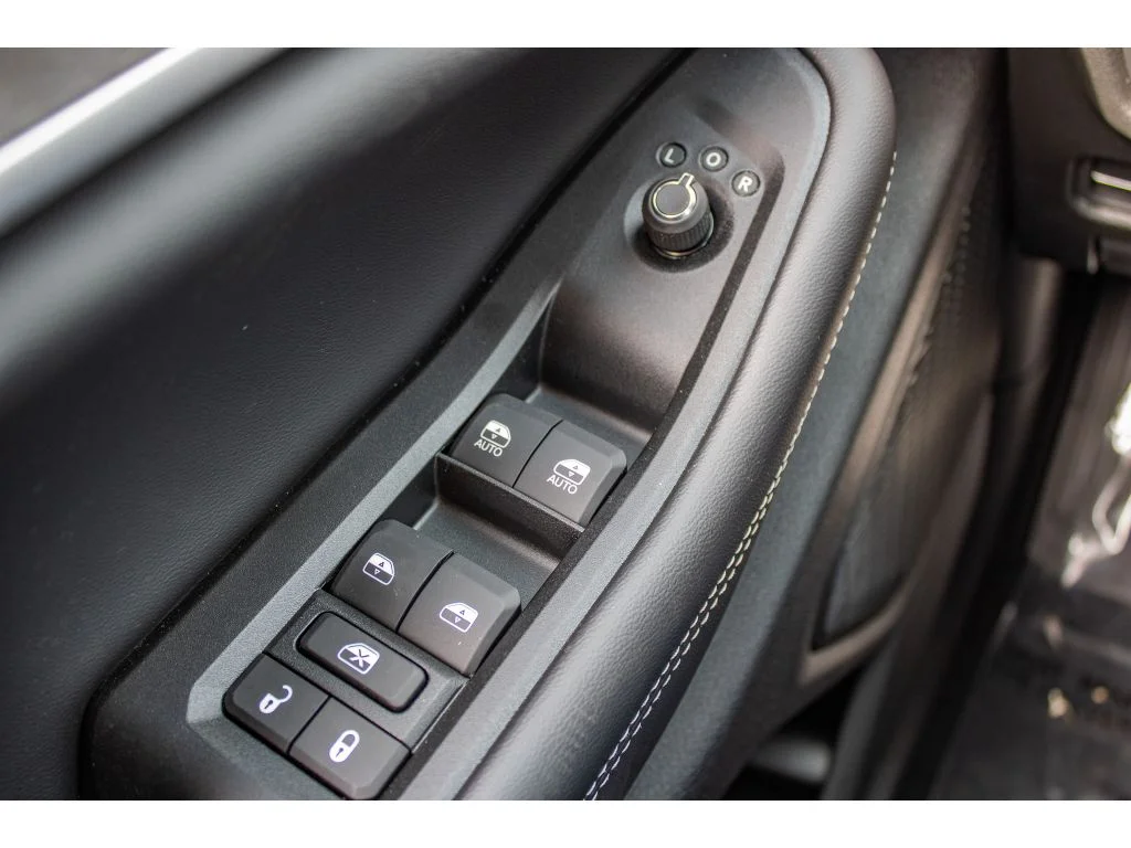 New 2026 SILVER ZYNITH Jeep Laredo Altitude image 37
