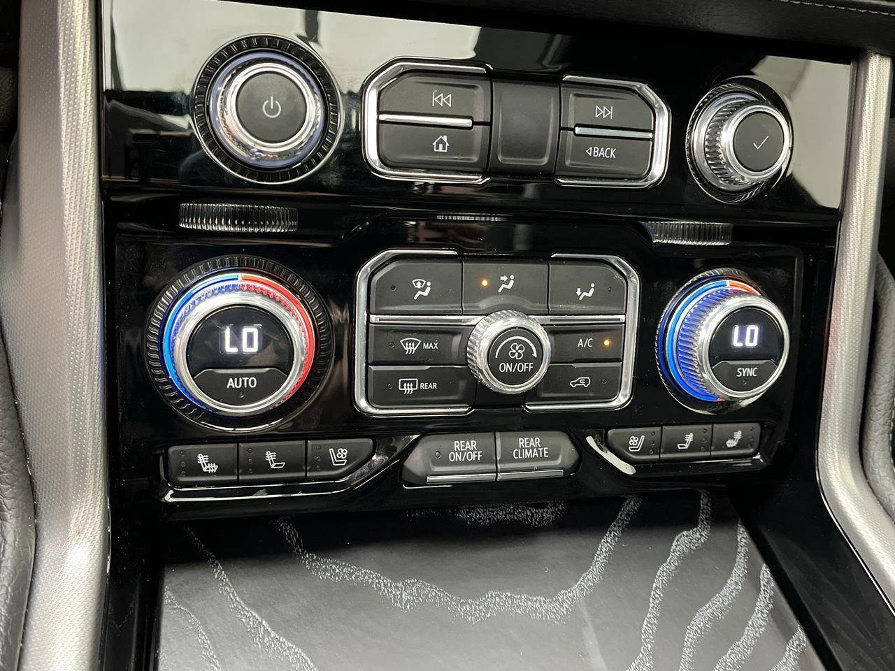 2023 GMC Yukon XL Denali - Photo 26