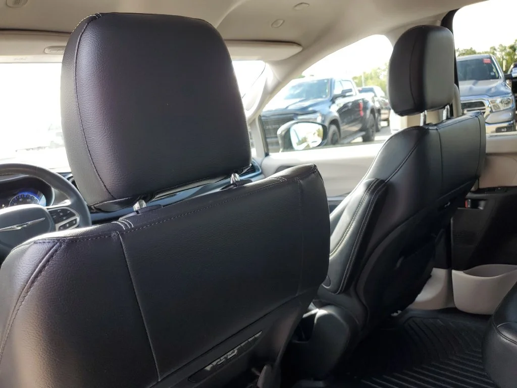 Used 2022 Black Chrysler Touring L image 32