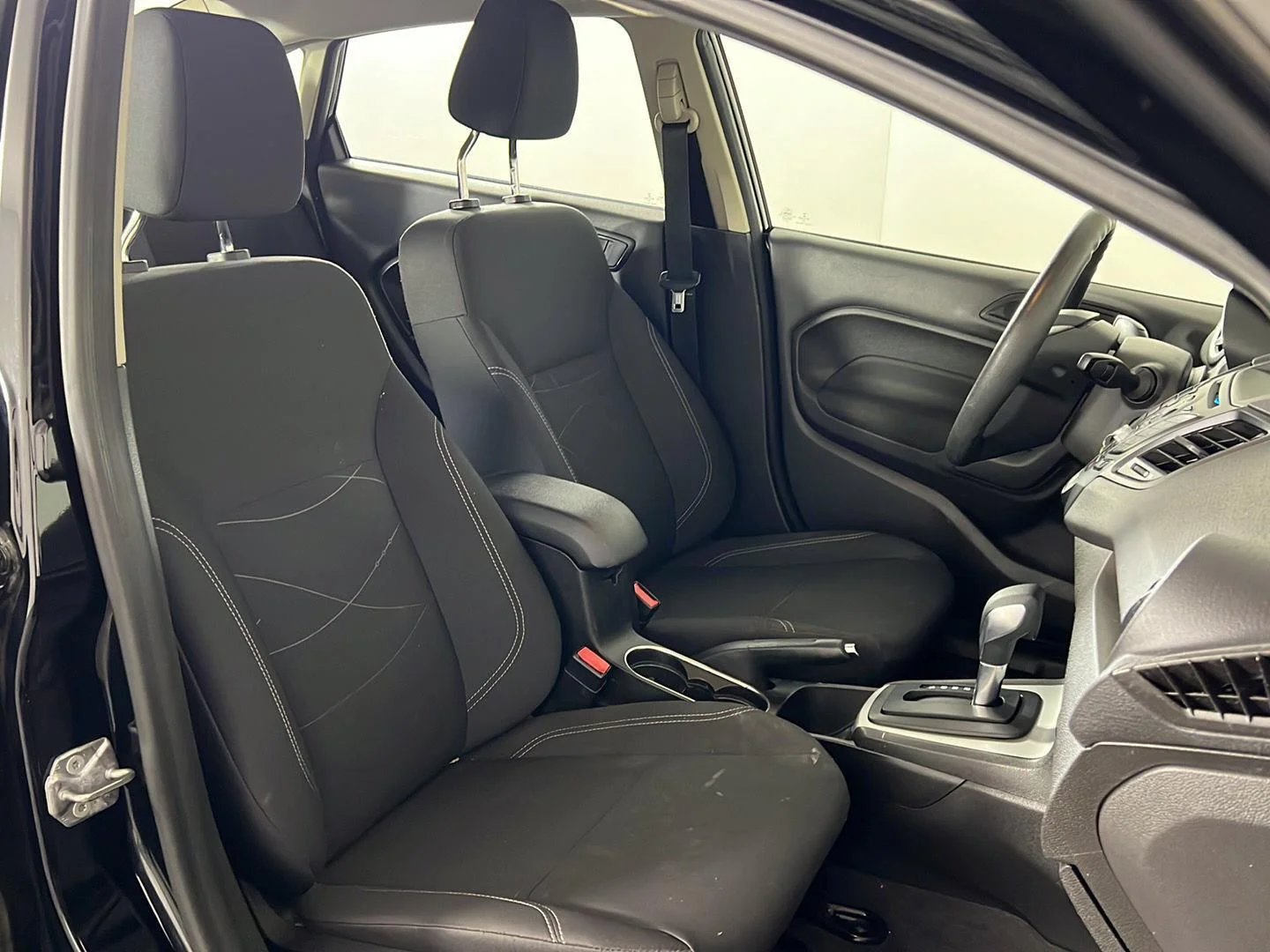 Used 2019 Shadow Black Ford SE image 21