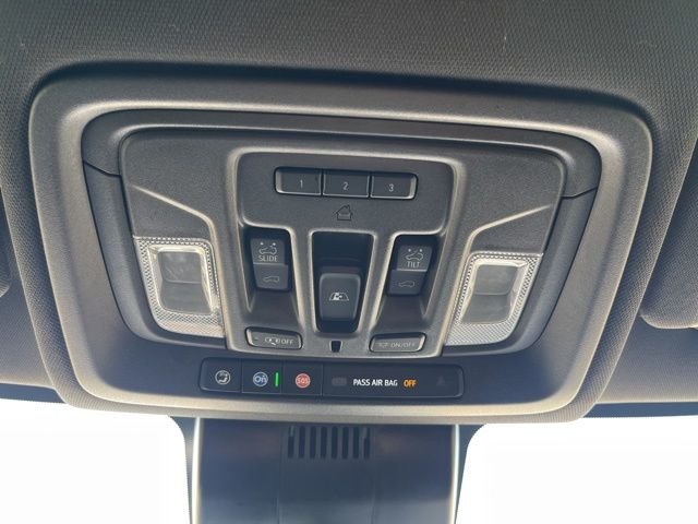 Used 2024 White GMC AT4 image 49