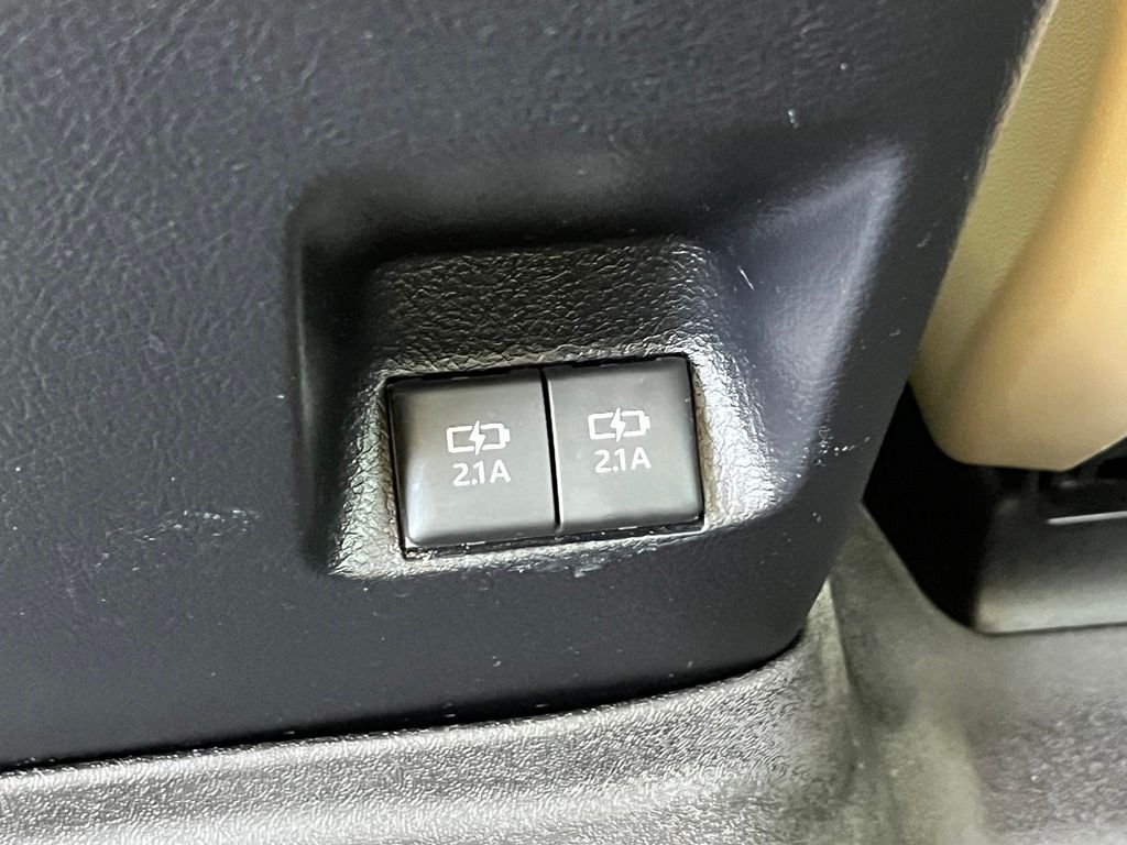 Used 2020 White Toyota SR5 image 17