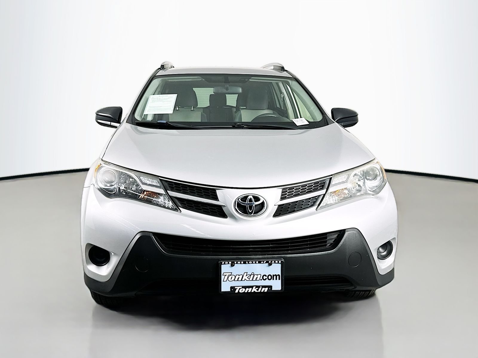 Used 2014 Classic Silver Metallic Toyota LE image 1