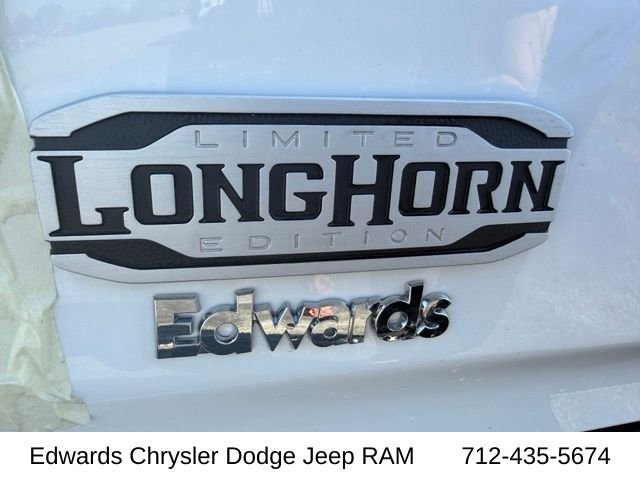 New 2027 Bright White Clear-Coat Exterior Paint RAM Limited image 16