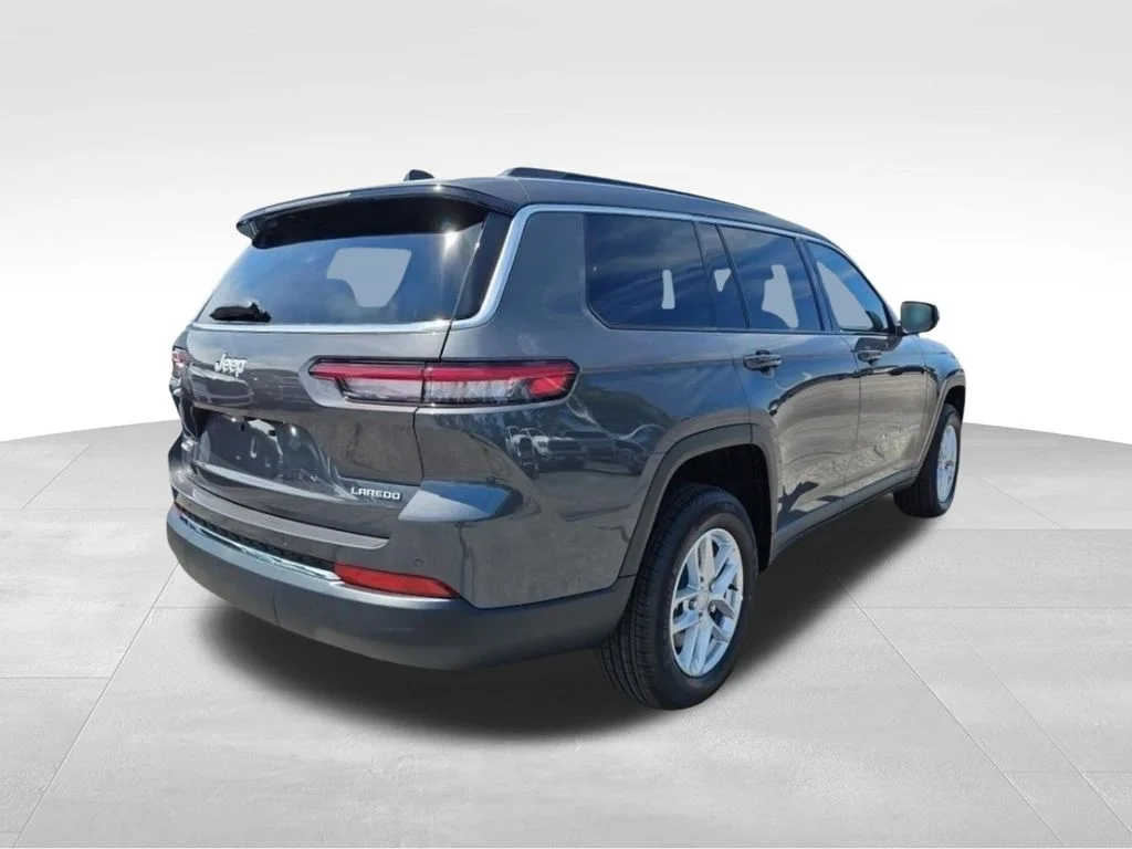 New 2026 Baltic Gray Metallic Clearcoat Jeep Laredo image 5