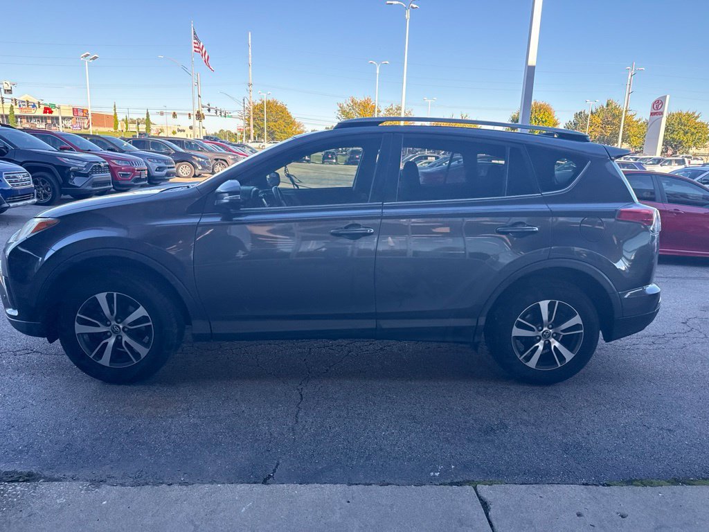 Used 2018 Magnetic Gray Metallic Toyota XLE image 9