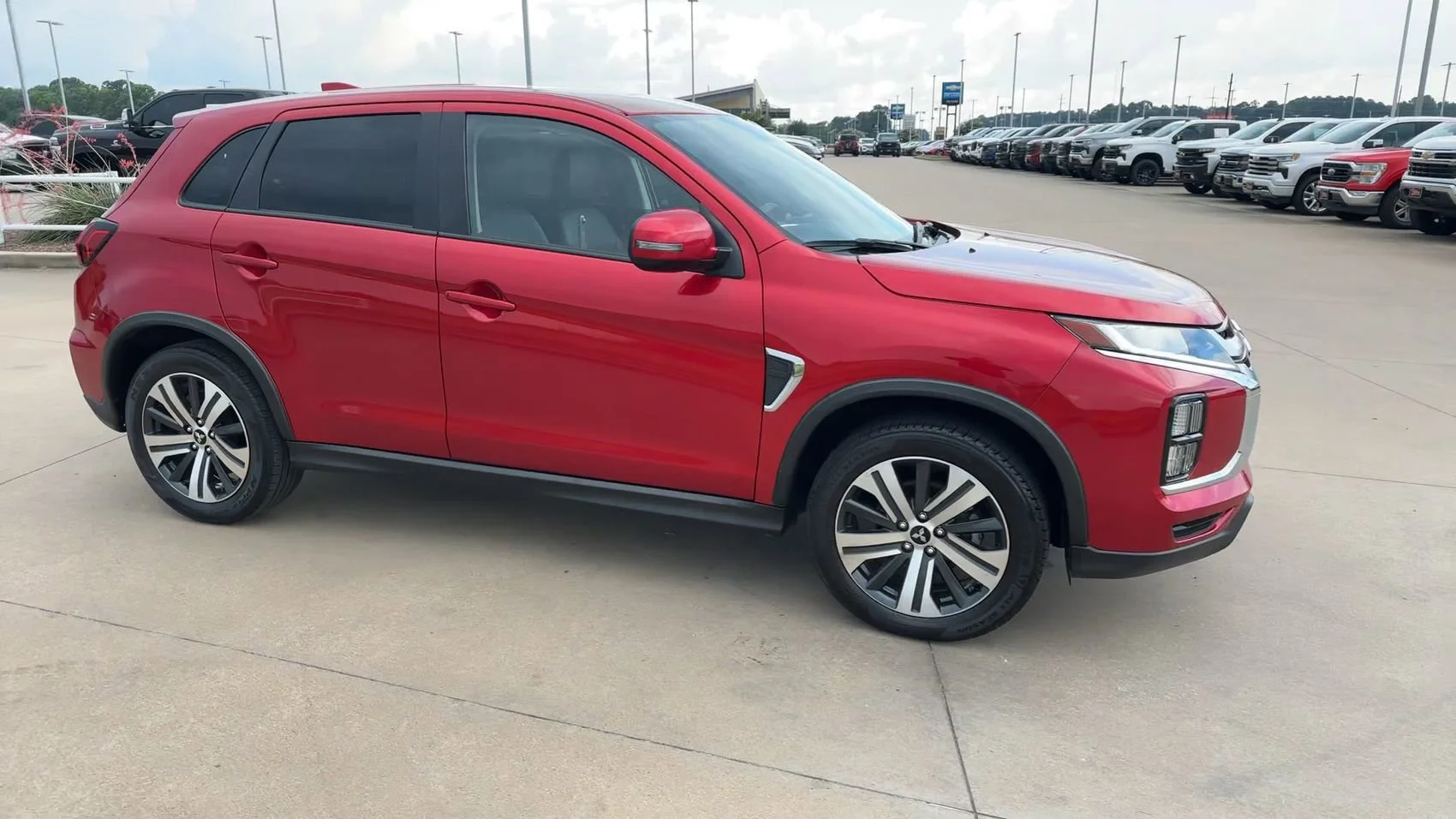 Used 2024 Red Mitsubishi 2.0 SE image 2