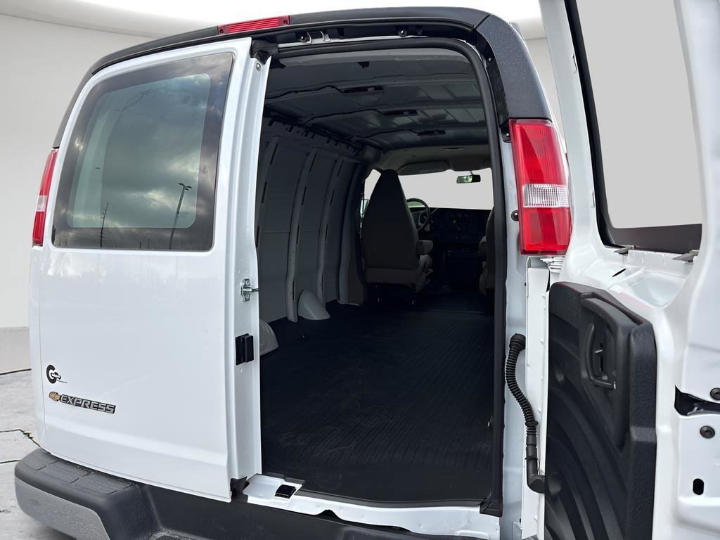 2025 Chevrolet Express Cargo Work Van - Photo 30