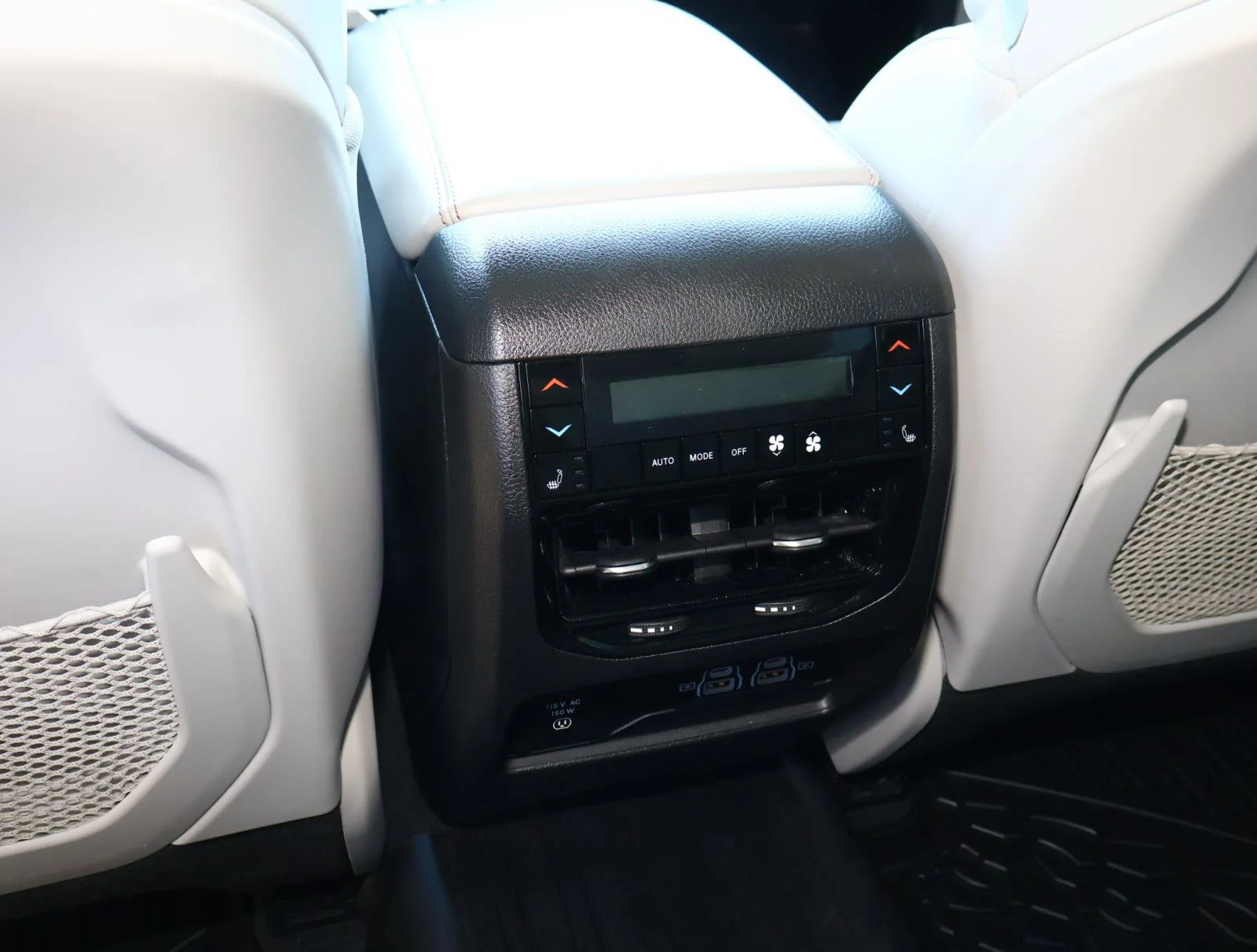 2023 Jeep Grand Cherokee Overland - Photo 13