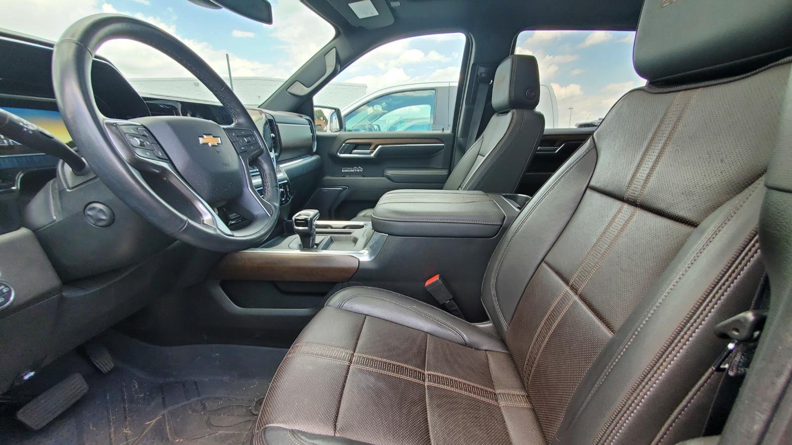 Used 2023 Dark Ash Metallic Chevrolet High Country image 3
