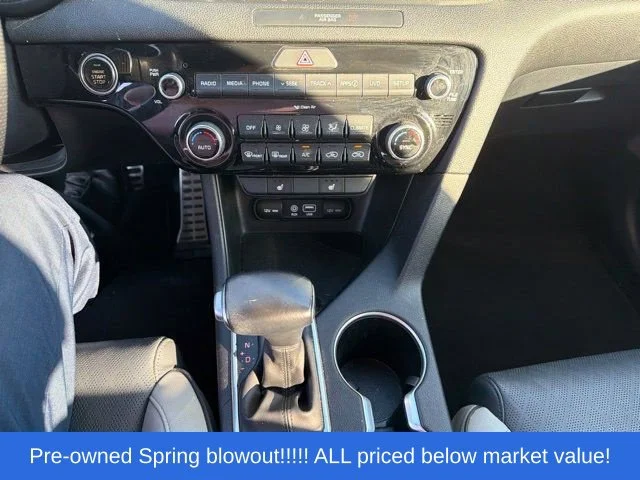 Used 2018 White Kia EX image 21