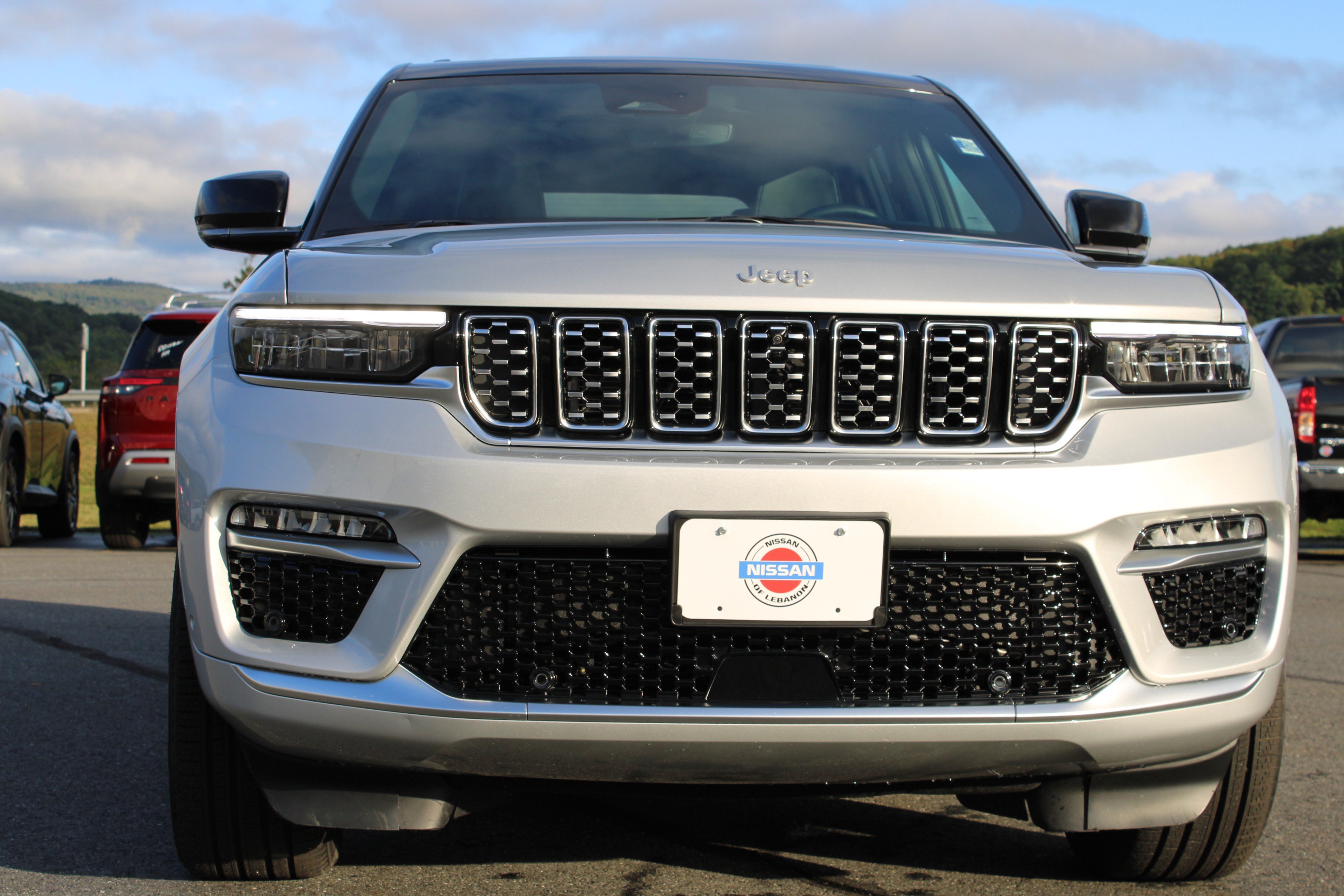 Used 2025 Silver Zynith Jeep Summit image 3