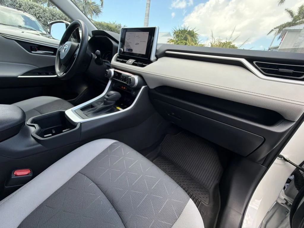 Used 2025 White Toyota XLE image 36