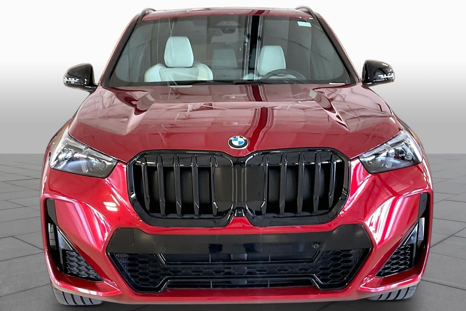 New 2026 Vegas Red Metallic BMW xDrive28i image 3