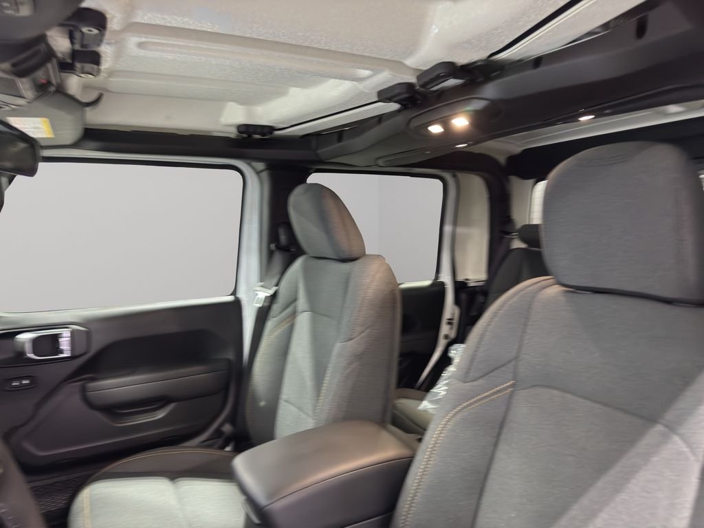New 2025 Bright White Clear-Coat Exterior Paint Jeep Willys image 4