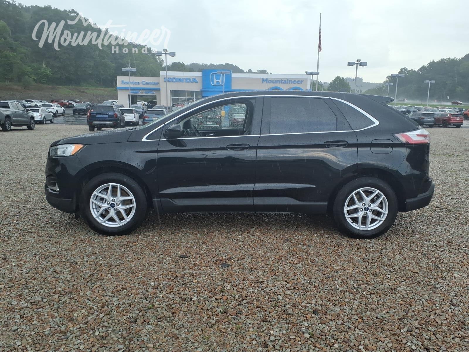 Used 2022 Agate Black Ford SEL image 4