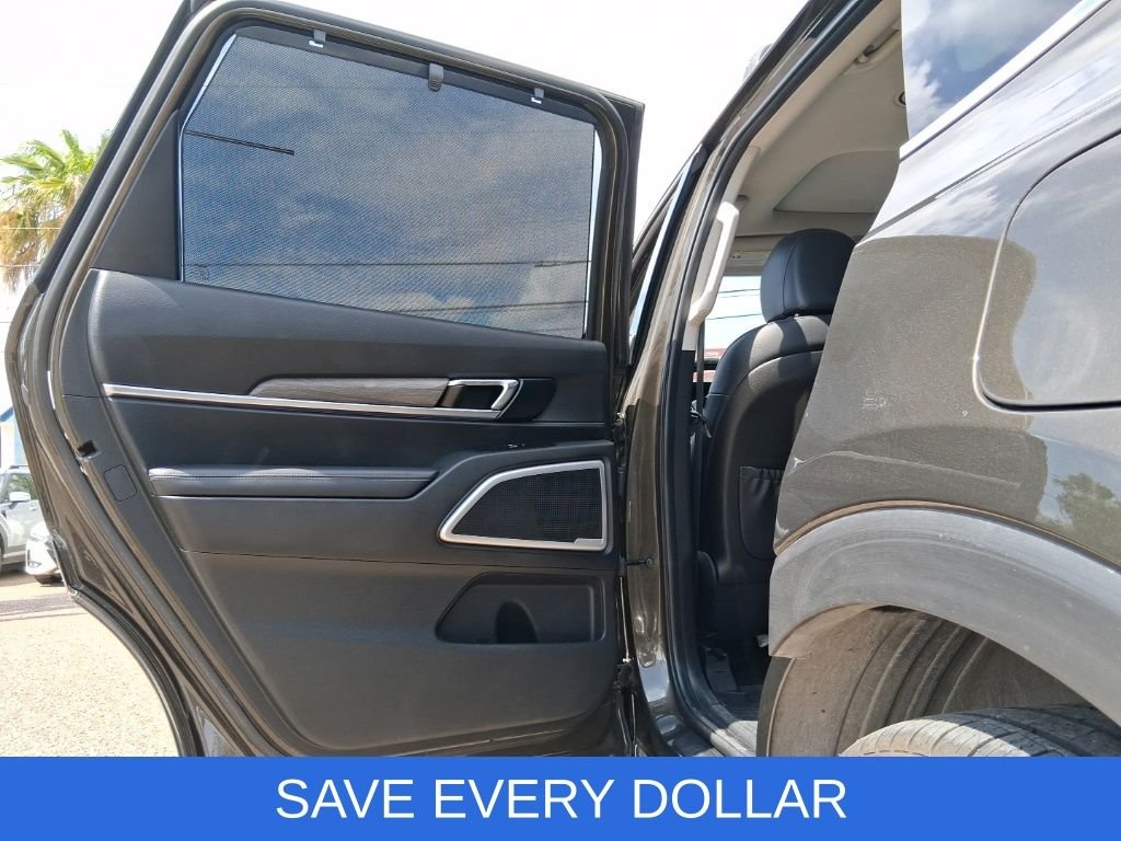Used 2022 Green Kia EX image 19