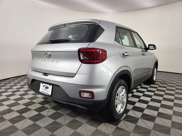 New 2026 Silver Hyundai SE image 5