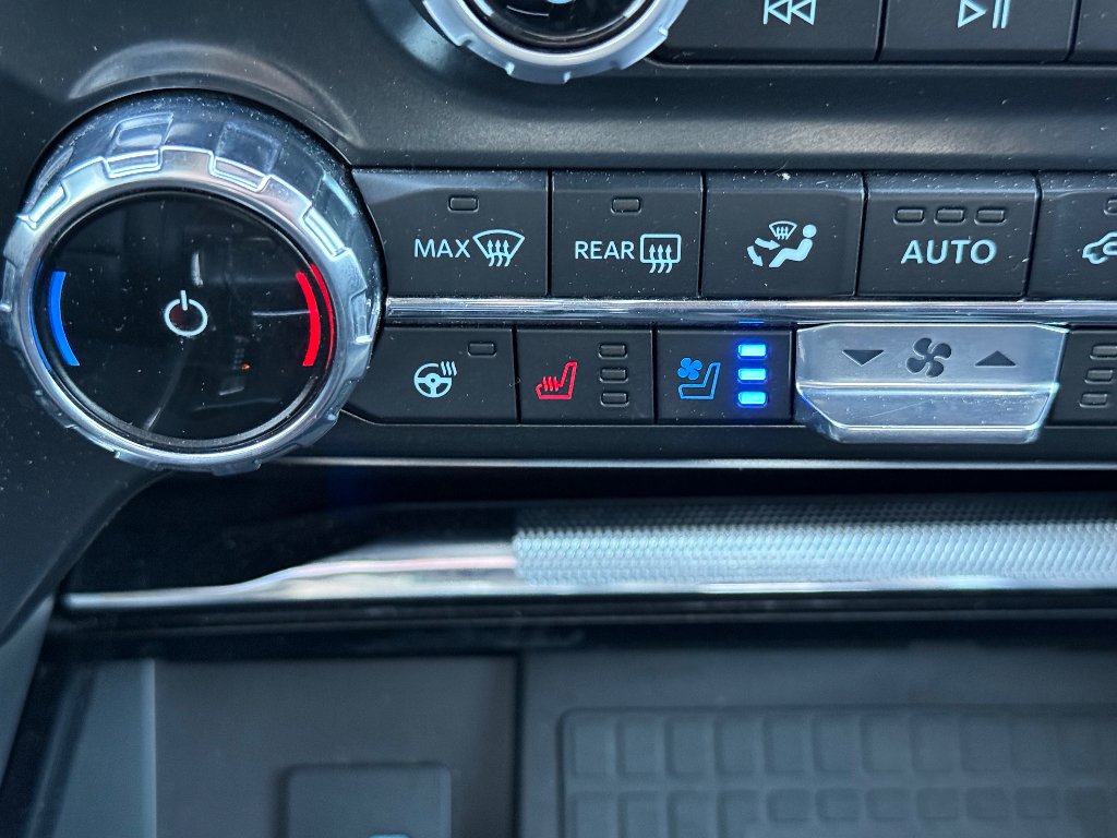 Used 2022 Oxford White Ford LARIAT image 28