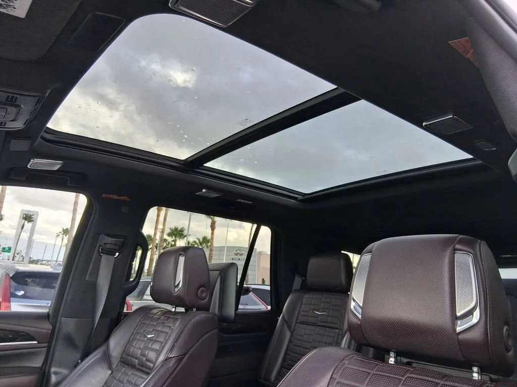 Used 2021 CRYSTAL WHITE TRICOAT Cadillac Sport Platinum image 21