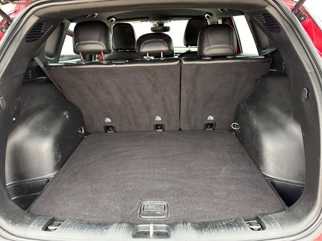 Used 2023 Redline Pearlcoat Jeep Limited image 13