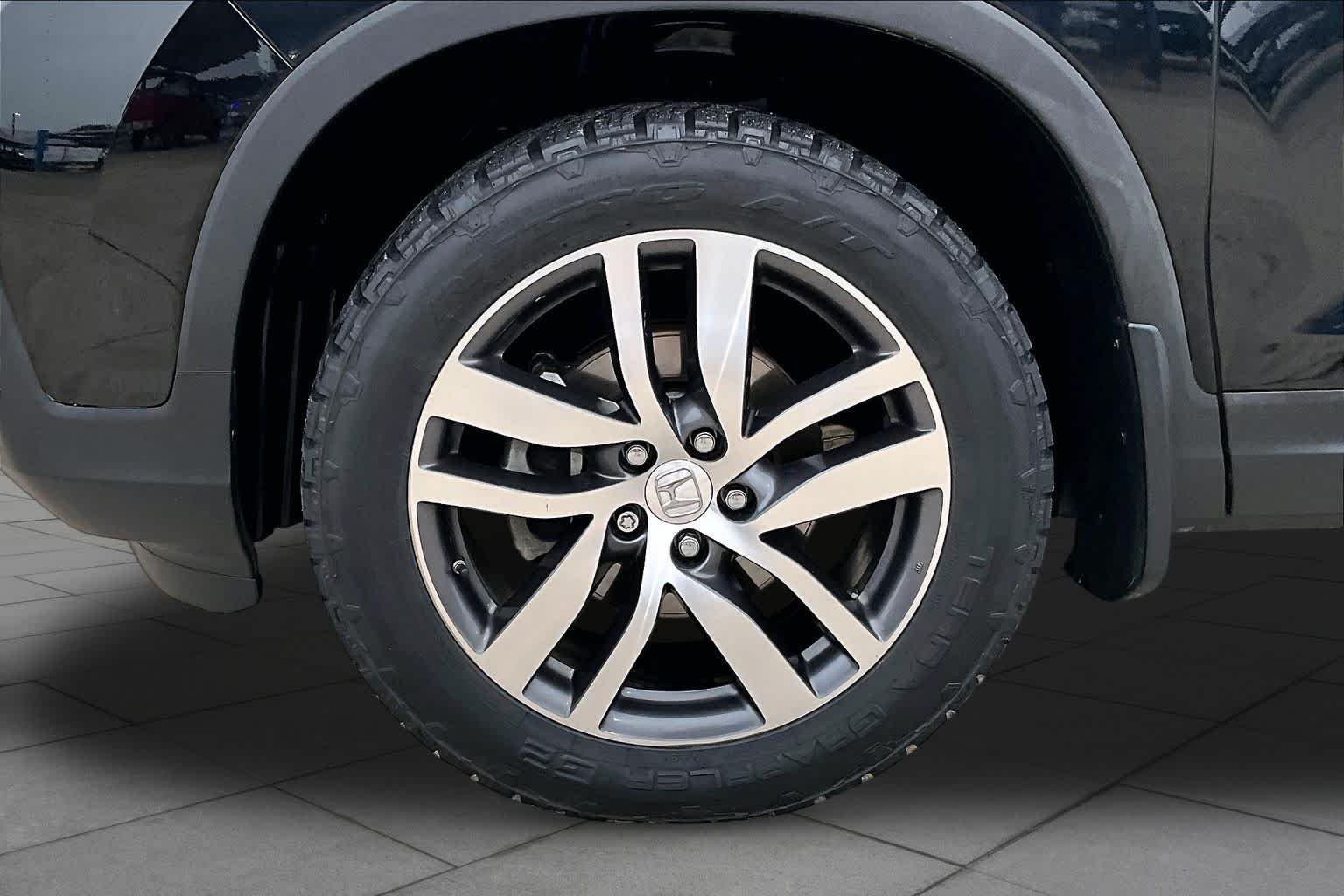 Certified Used 2018 Crystal Black Pearl Honda RTL-E image 11