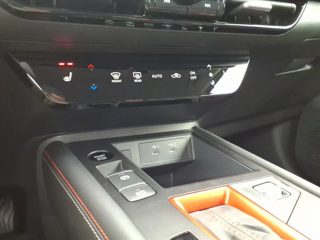 2026 Nissan KICKS SR AWD - Photo 9