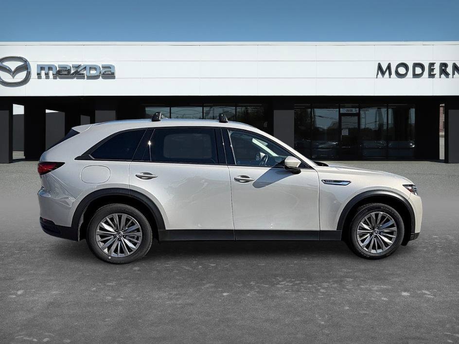 Used 2024 Platinum Quartz Mazda Preferred image 4
