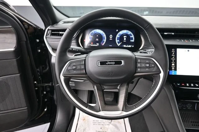 New 2026 Diamond Black Crystal Pearl-Coat Exterior Paint Jeep Altitude image 22