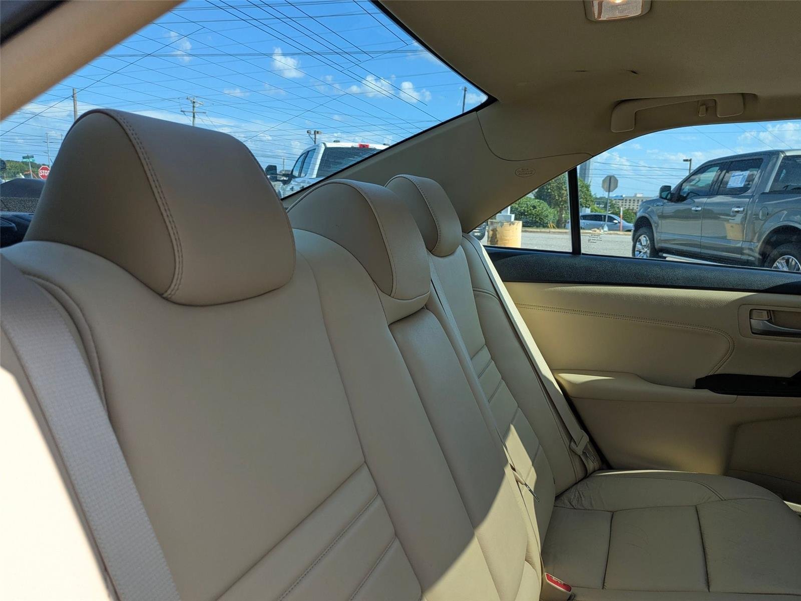 Used 2017 Creme Brulee Mica Toyota XLE image 31