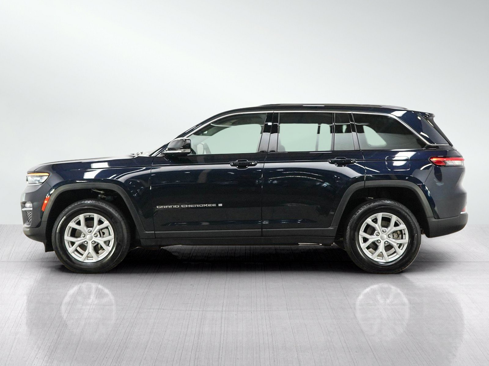 Used 2023 Jeep Grand Cherokee Limited with VIN 1C4RJHBG4PC614670 for sale in Minneapolis, Minnesota