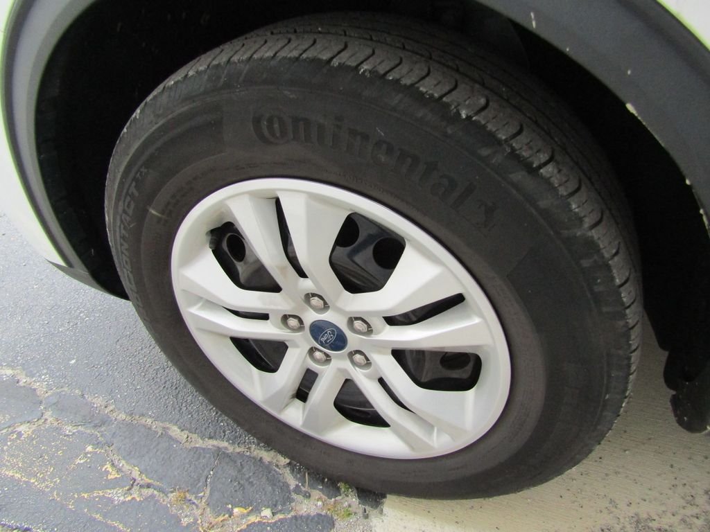 Used 2022 White Ford S image 21