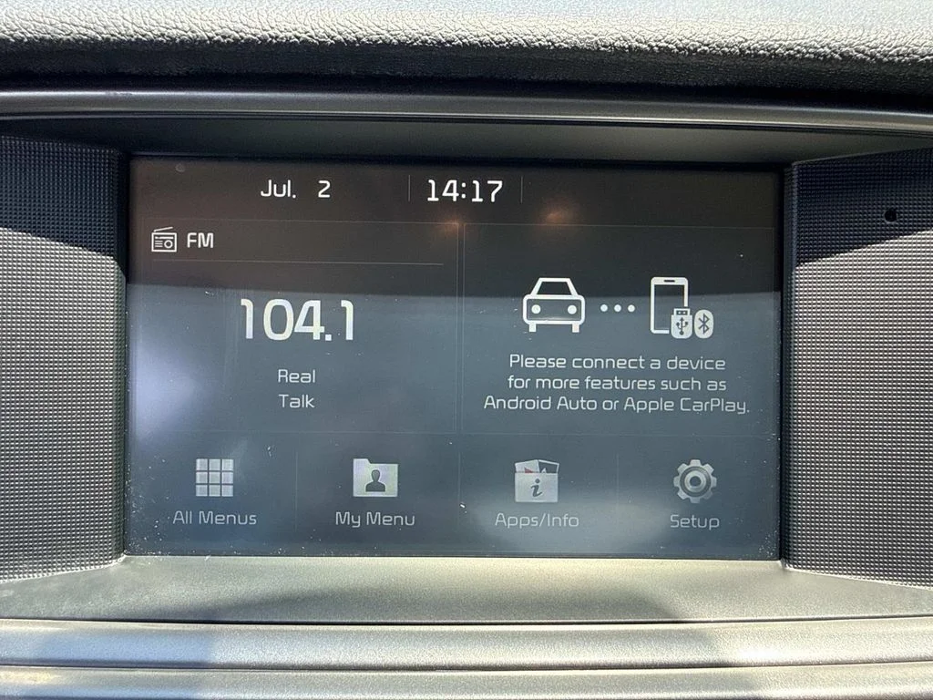 Used 2018 White Kia LX image 28